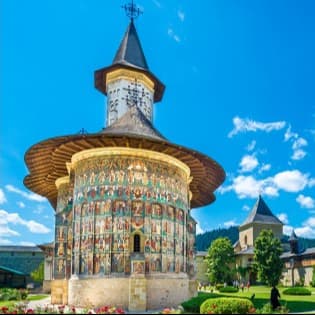 Descoperă Spiritualitatea și Istoria vizitand Mănăstirile din  Bucovina