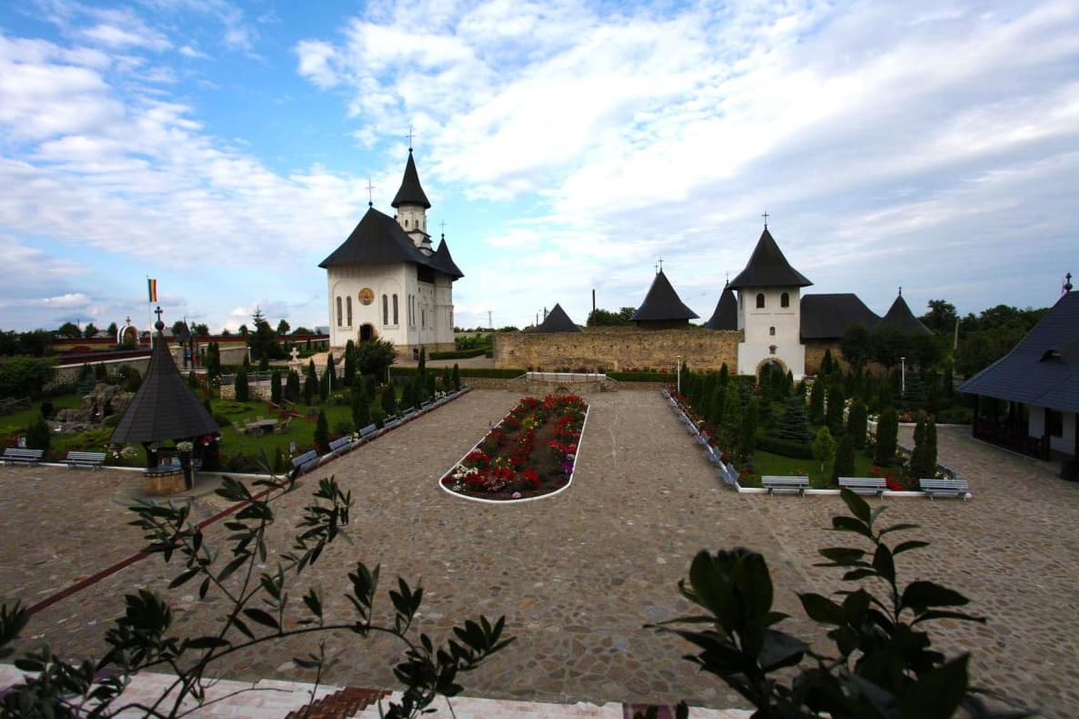 „Drumul Crucii”, la Mănăstirea Hadambu -3