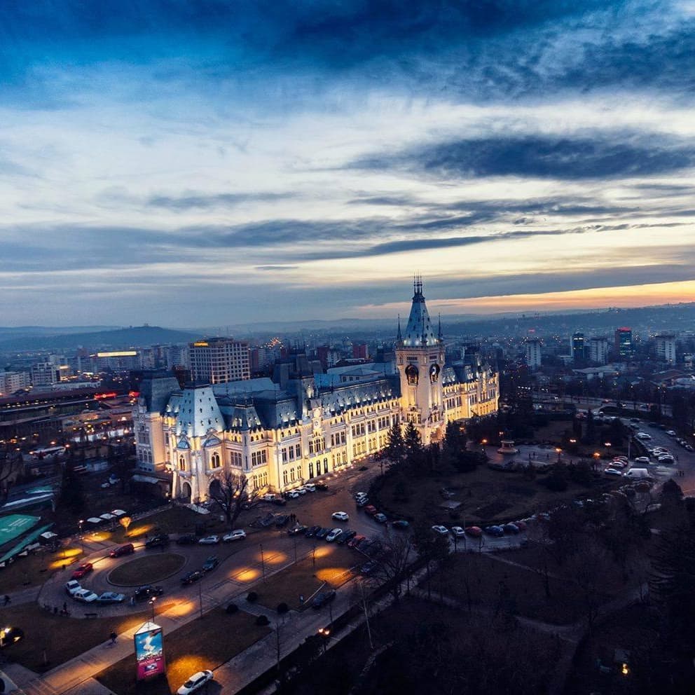 Iași – Palatul Culturii, Sf. Parascheva și mănăstirile orașului, într-o zi