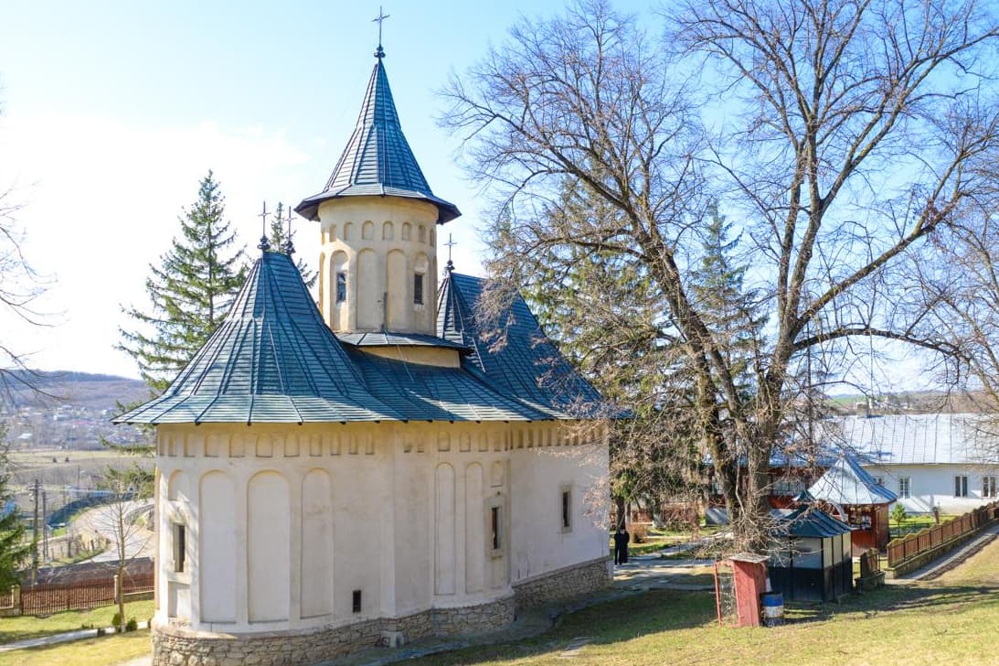 7 Mănăstiri din Suceava si Botosani-4