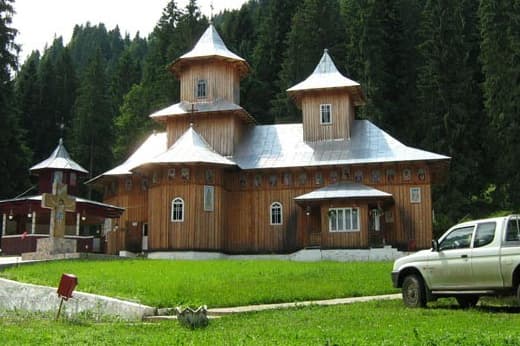 Manastirea Rarau 3