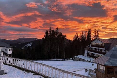 Periplu panoramic spre Mănăstirea Piatra Tăieturii -1