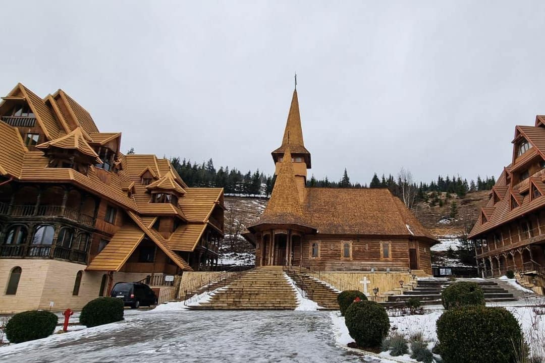 Mănăstirea „Acoperământul Maicii Domnului” Dorna-Arini 3