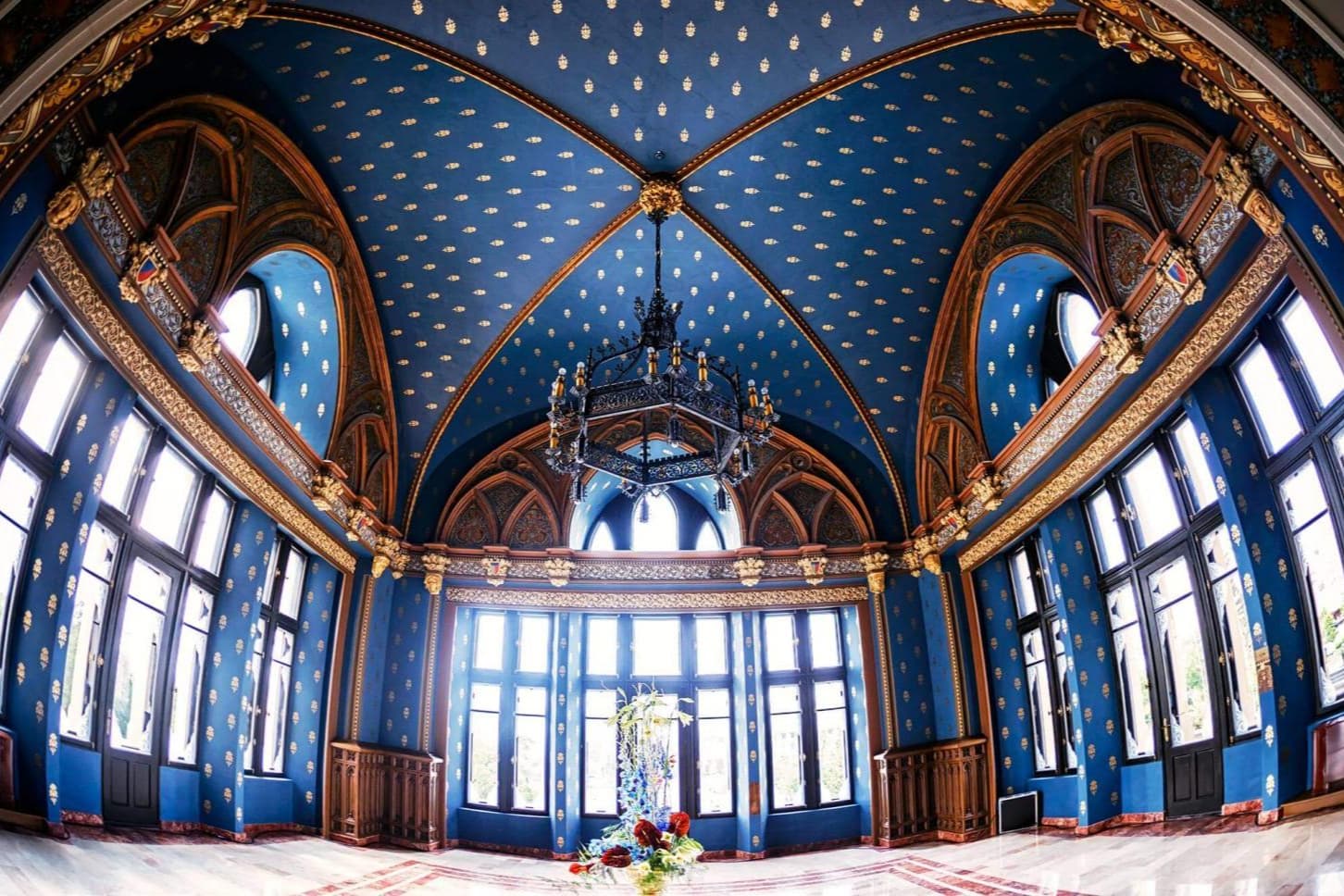 Iași – Palatul Culturii, Sf. Parascheva și mănăstirile orașului, într-o zi-1