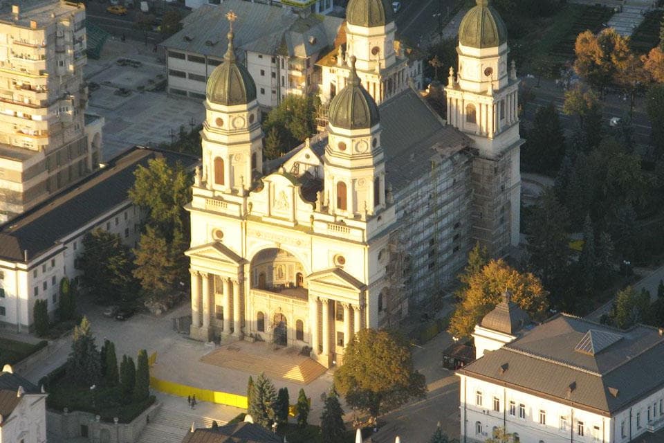 Iași – Palatul Culturii, Sf. Parascheva și mănăstirile orașului, într-o zi-2