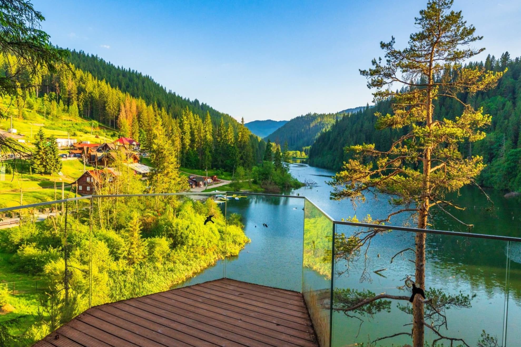 Excursie de o zi la Mănăstiri, Lacul Roșu și Cheile Bicazului din Vatra Dornei-3