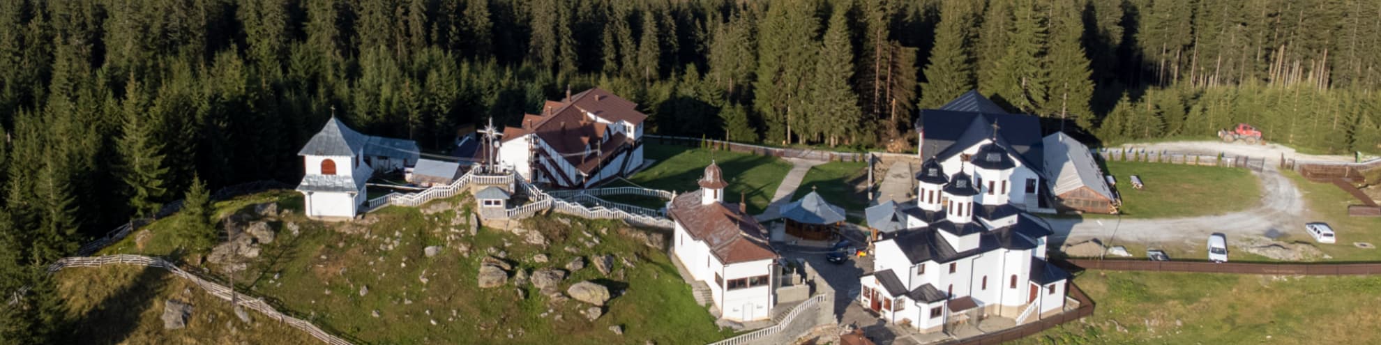 Periplu panoramic spre Mănăstirea Piatra Tăieturii 