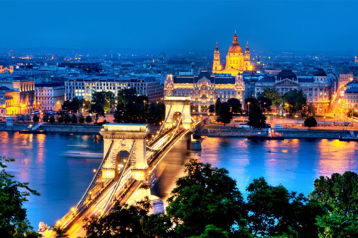 Escapadă de Iarnă între Sărbători: Timișoara si Budapesta – 3 Zile de Magie, Lumină și Aventură