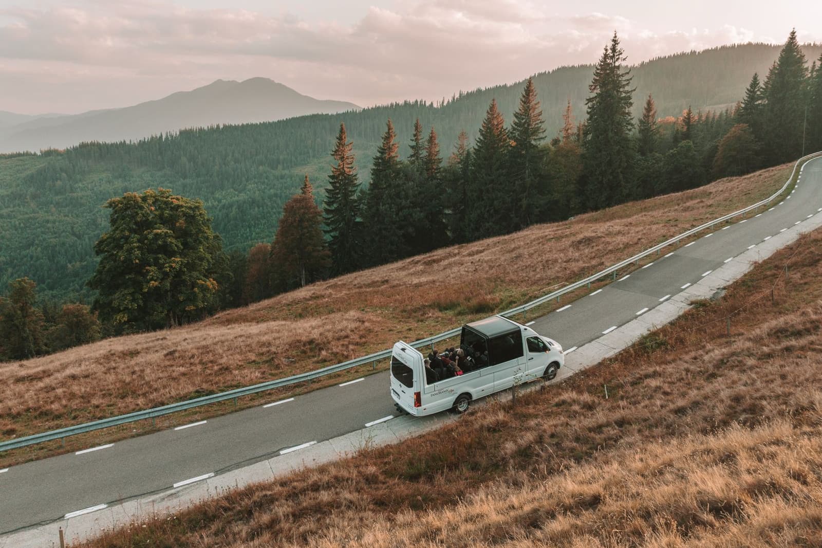 Panoramic Bus – Sihăstria Rarăului & Pietrele Doamnei